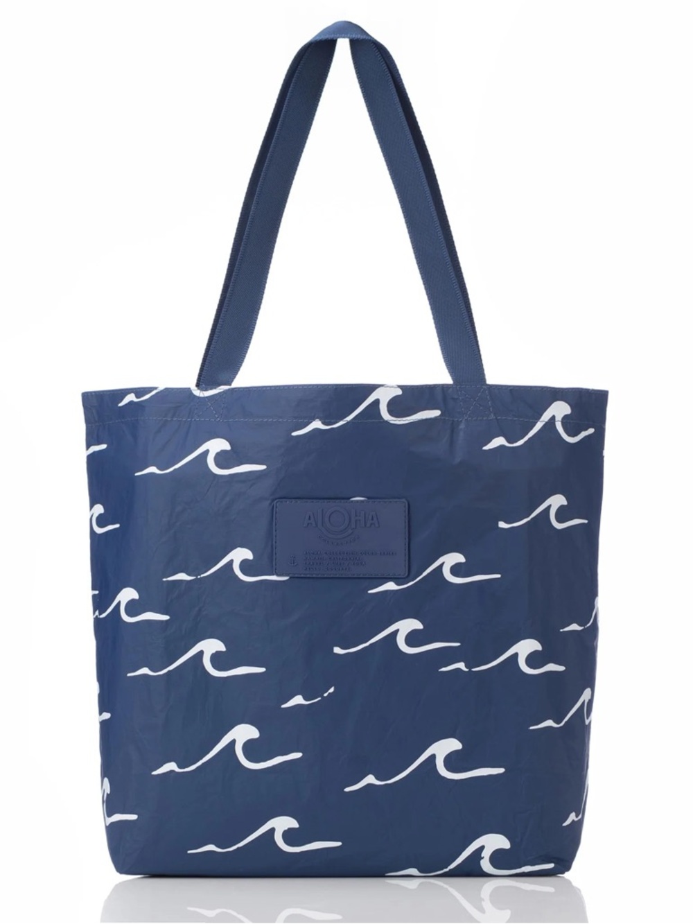 ALOHA COLLECTION Seaside Navy and White Wave Print Reservable Tote